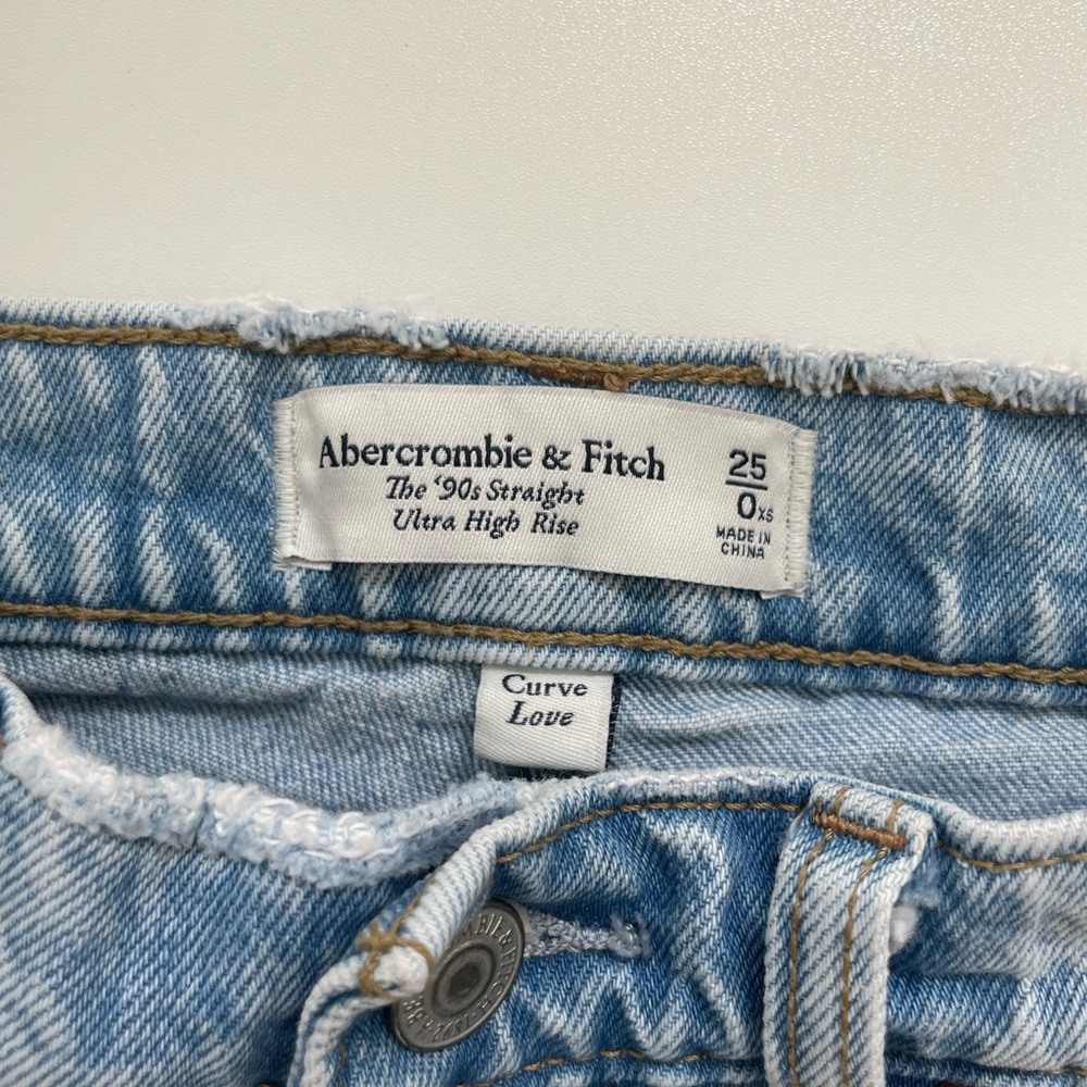 Abercrombie 90s Straight Leg Ultra High Rise Jeans, Size 25 extra short curve